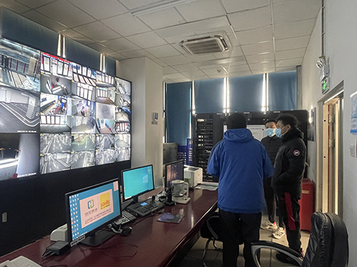 慰問組了解貝倫產業園中控室情況.jpg